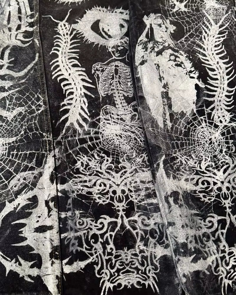 Imagen de cerca de el estampado blanco de unos Vaqueros góticos Y2K oversized unisex pierna ancha, pantalones hip hop lavado vintage estilo rock high street casual