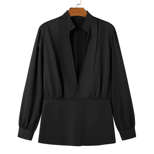 Camisa cuello V de color negro para hombres oversized, blusa vintage streetwear casual para verano o primavera