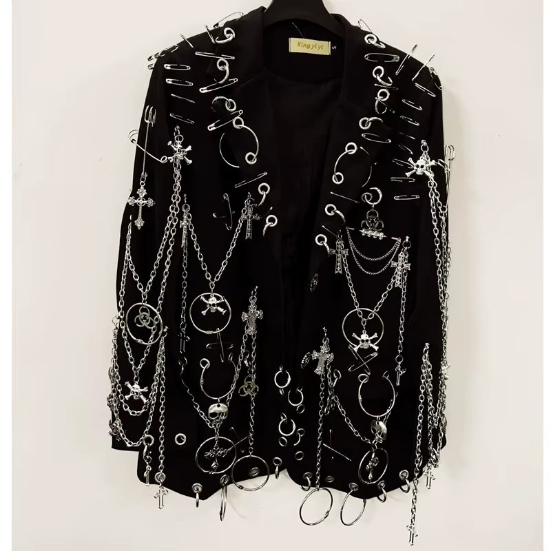 Imagen frontal de Traje blazer gótico punk con cruces y calaveras, conjunto vintage alternativo estilo gótico unisex
