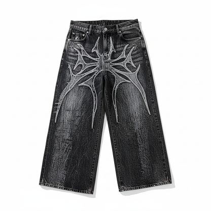 Imagen frontal con un fondo blanco de unos Vaqueros góticos holgados unisex con parche de araña bordado, estilo Y2K streetwear hip hop, pantalones rectos alternativos