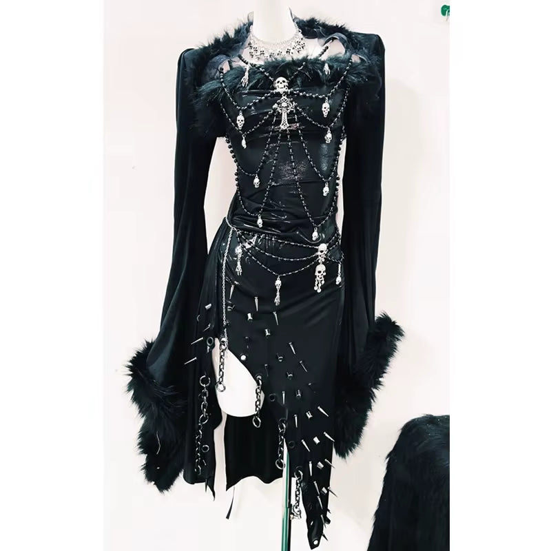 Vista frontal de un vestido gótico elegante de 3 piezas estilo punk con calaveras y detalles metálicos para mujer
